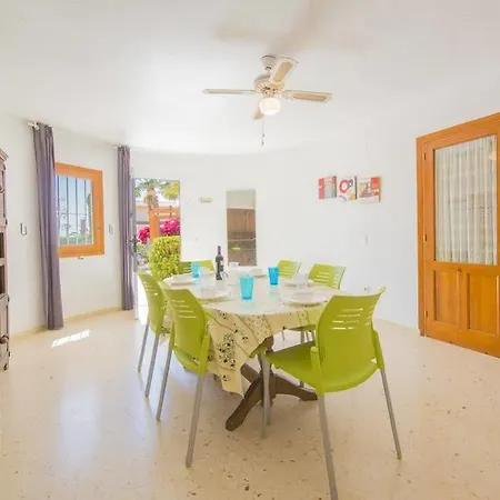 Erik - Plusholidays Villa *