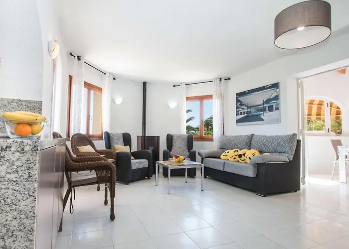 Erik - Plusholidays Villa *