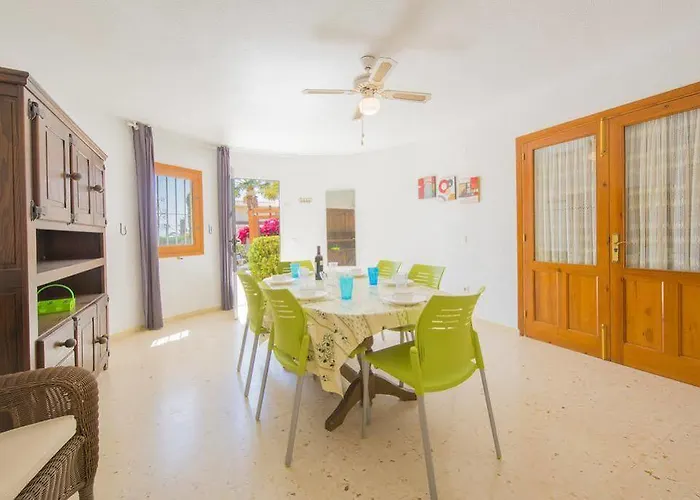 Erik - Plusholidays Villa *