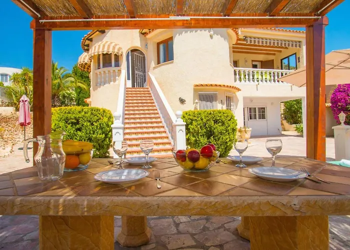 Erik - Plusholidays Villa *