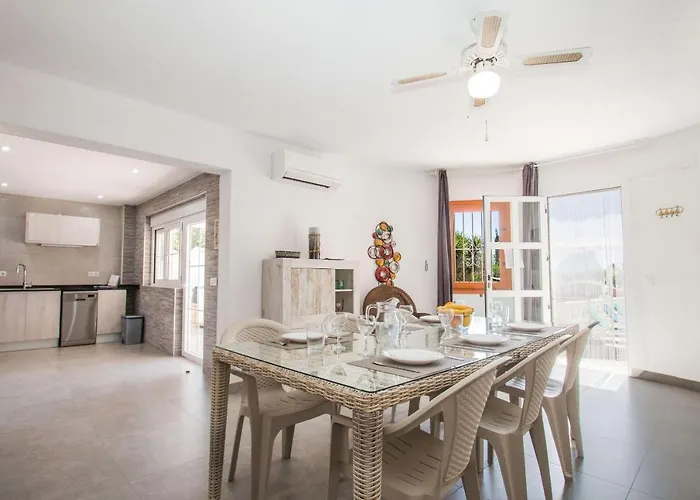 Erik - Plusholidays Villa *